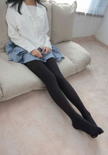 娇妻4p被3个黑人在线观看_午夜在线观看完整版